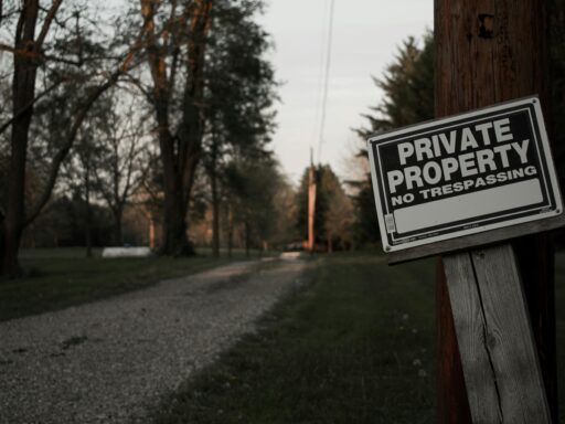 Zdjęcie do artykułu: Kiedy można żądać służebności drogi koniecznej?